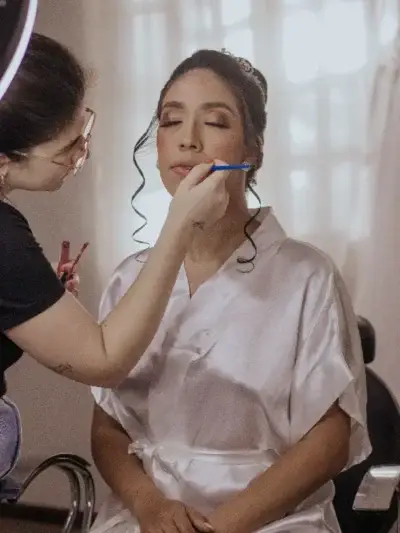 Maquillaje y Peinado